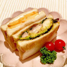 秋の彩りサンドイッチ2種～かぼちゃ＆チキンと柿＆クリームチーズ～